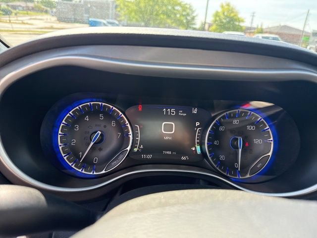 Used 2024 Chrysler Pacifica Touring-L FWD image 19
