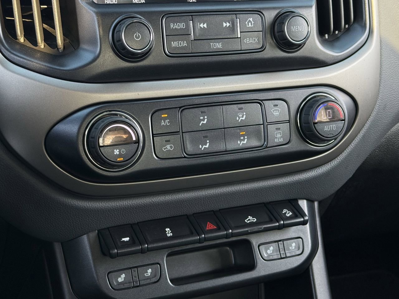 Used 2018 Chevrolet Colorado Z71 w/ Z71 Midnight Edition AWD/4WD image 17