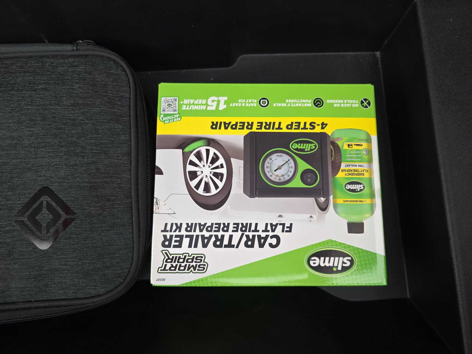 Used 2024 Rivian R1S Adventure image 34