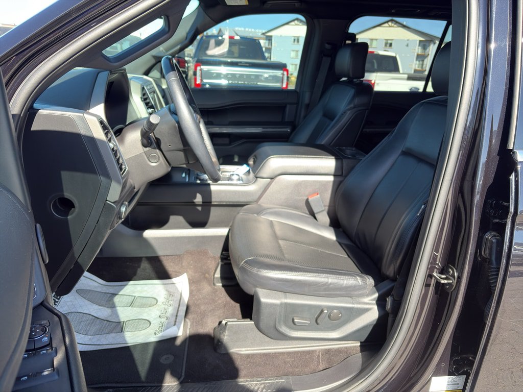 Used 2020 Ford Expedition XLT w/ Equipment Group 202A AWD/4WD image 20