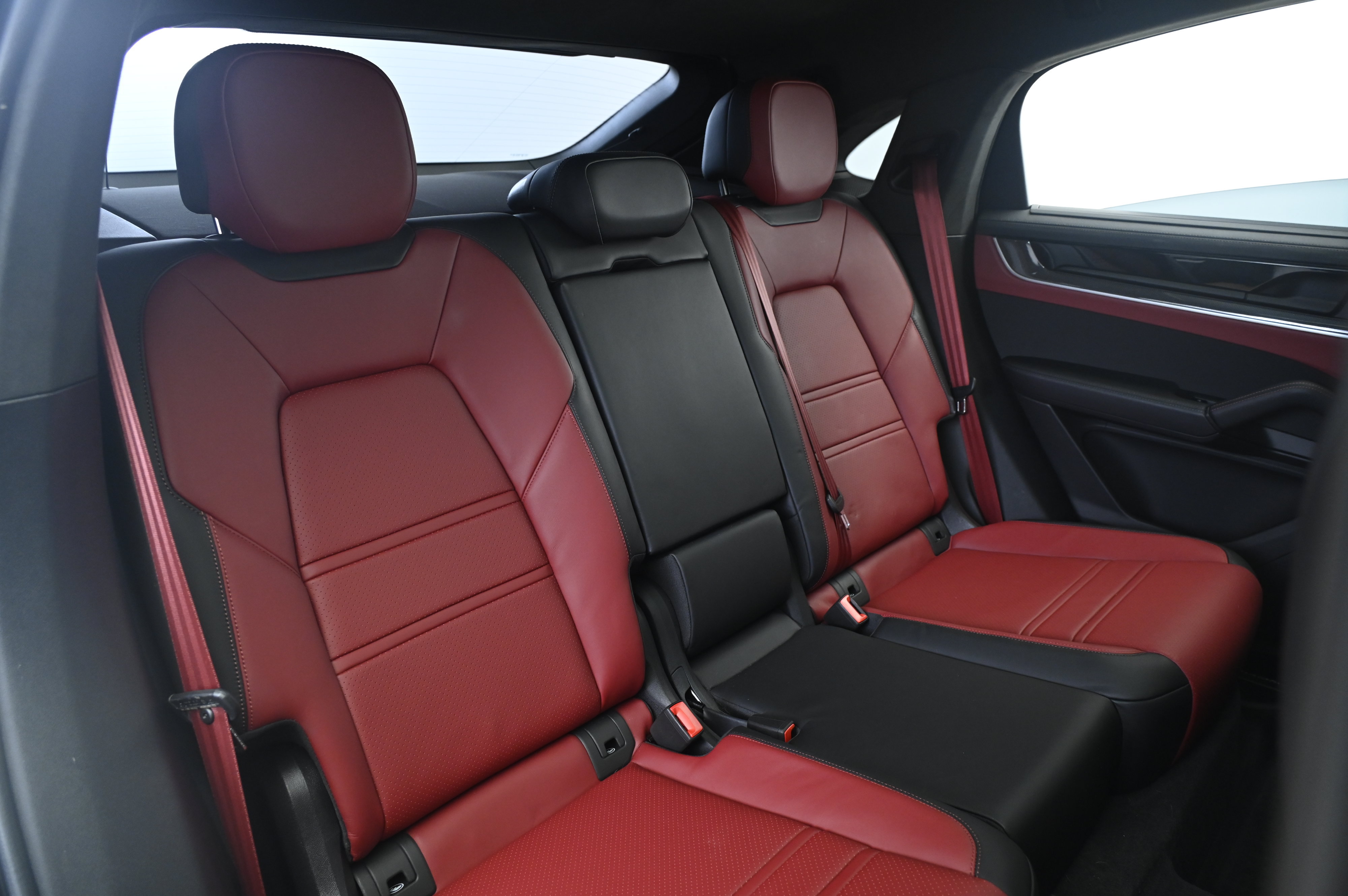Certified 2026 Porsche Cayenne Turbo AWD/4WD image 19