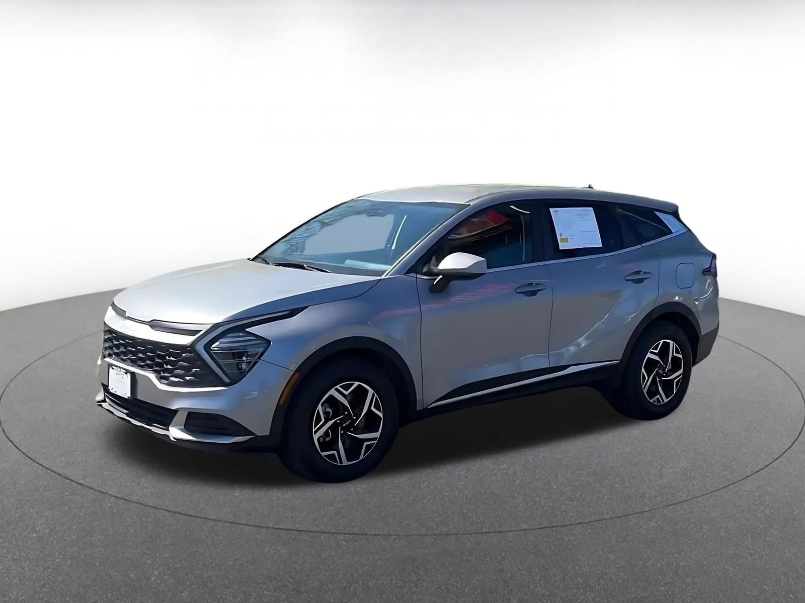 Used 2025 Kia Sportage LX image 8