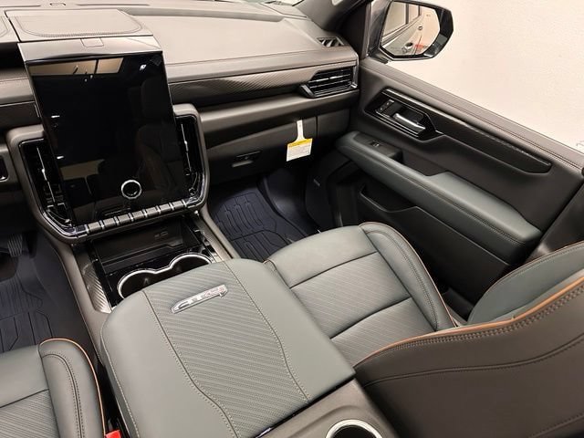 New 2026 GMC Yukon XL AT4 w/ AT4 Premium Plus Package AWD/4WD image 8