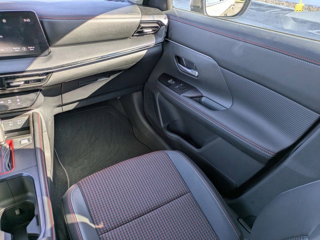 Certified 2025 Nissan Kicks SR FWD image 18
