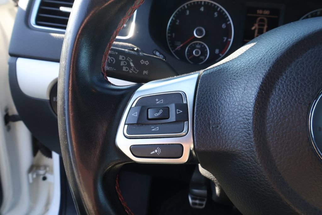Used 2013 Volkswagen Jetta GLI image 17