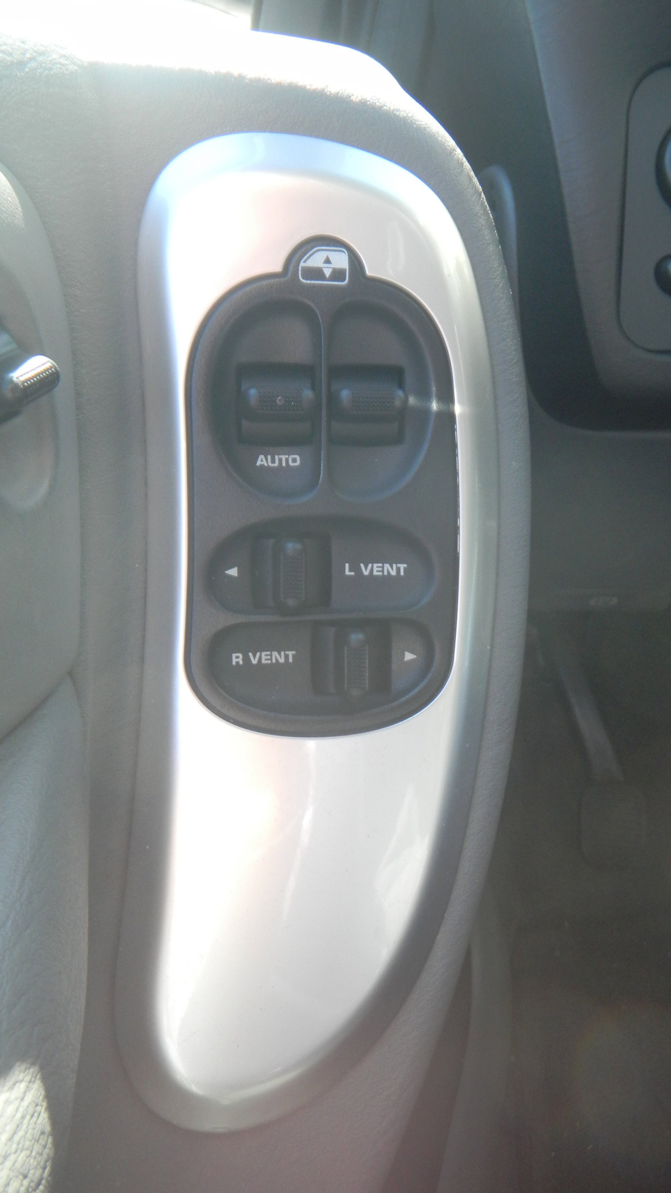 Used 2006 Dodge Grand Caravan SXT image 24