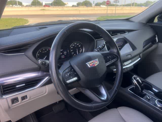 Used 2023 Cadillac XT4 Luxury w/ Cold Weather Package FWD image 15