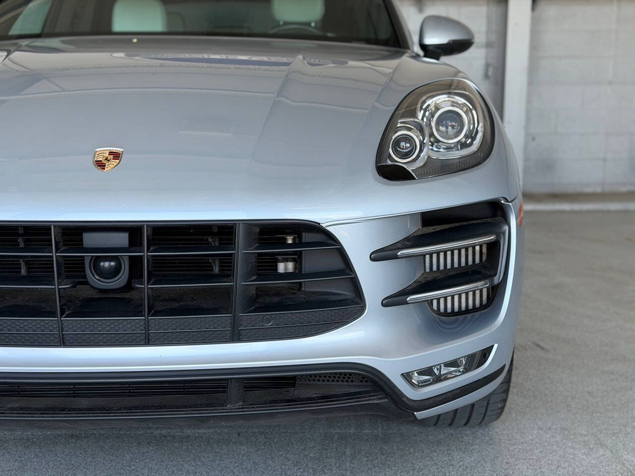 Used 2018 Porsche Macan Turbo AWD/4WD image 11