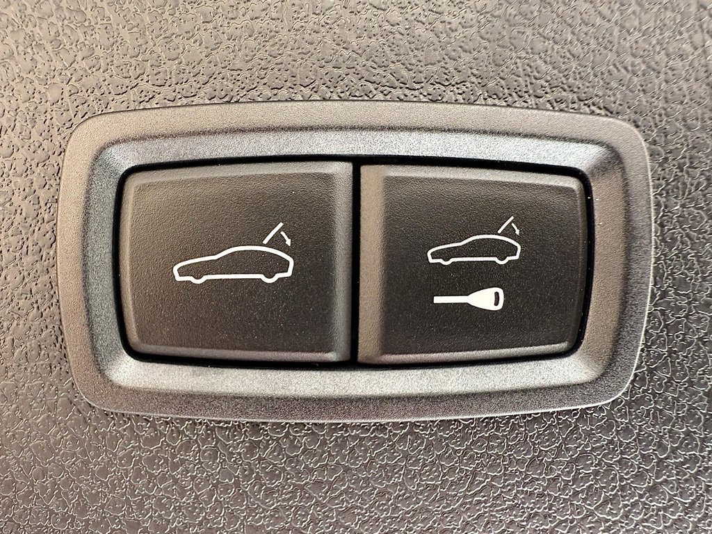 New 2026 Porsche Macan GTS image 27