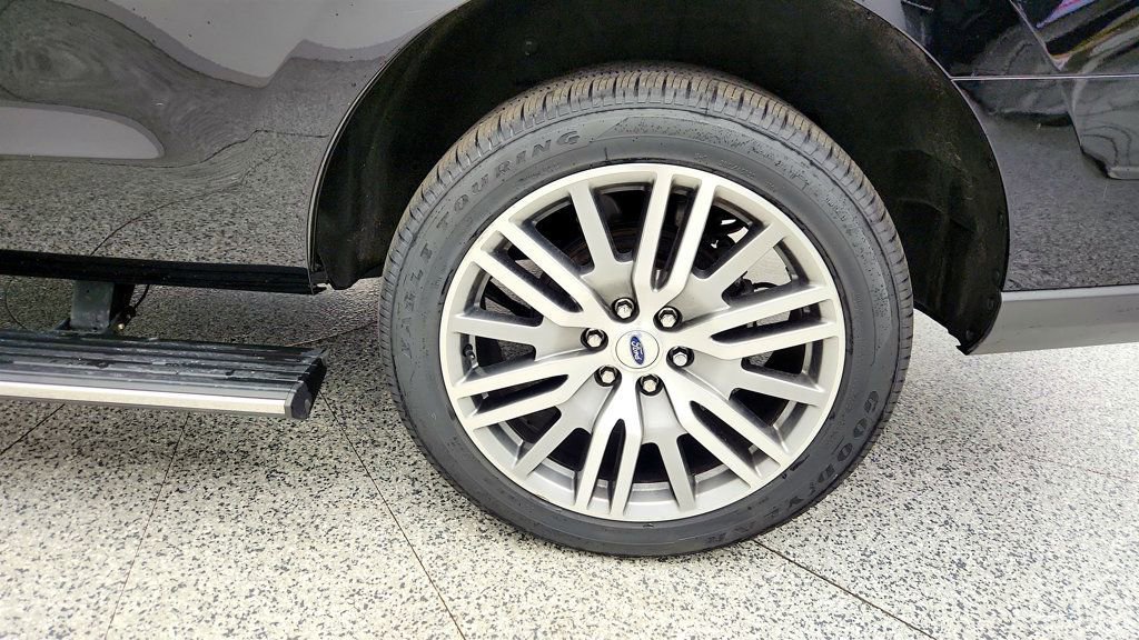 Used 2023 Ford Expedition Limited AWD/4WD image 9