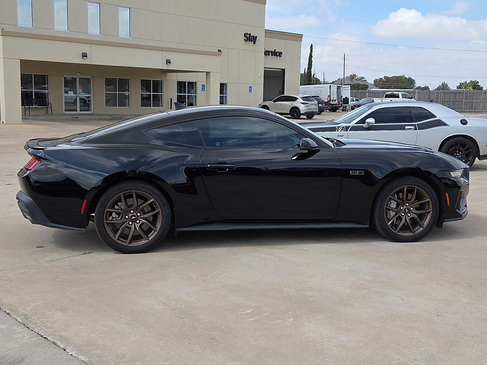 Used 2025 Ford Mustang GT Premium RWD image 8