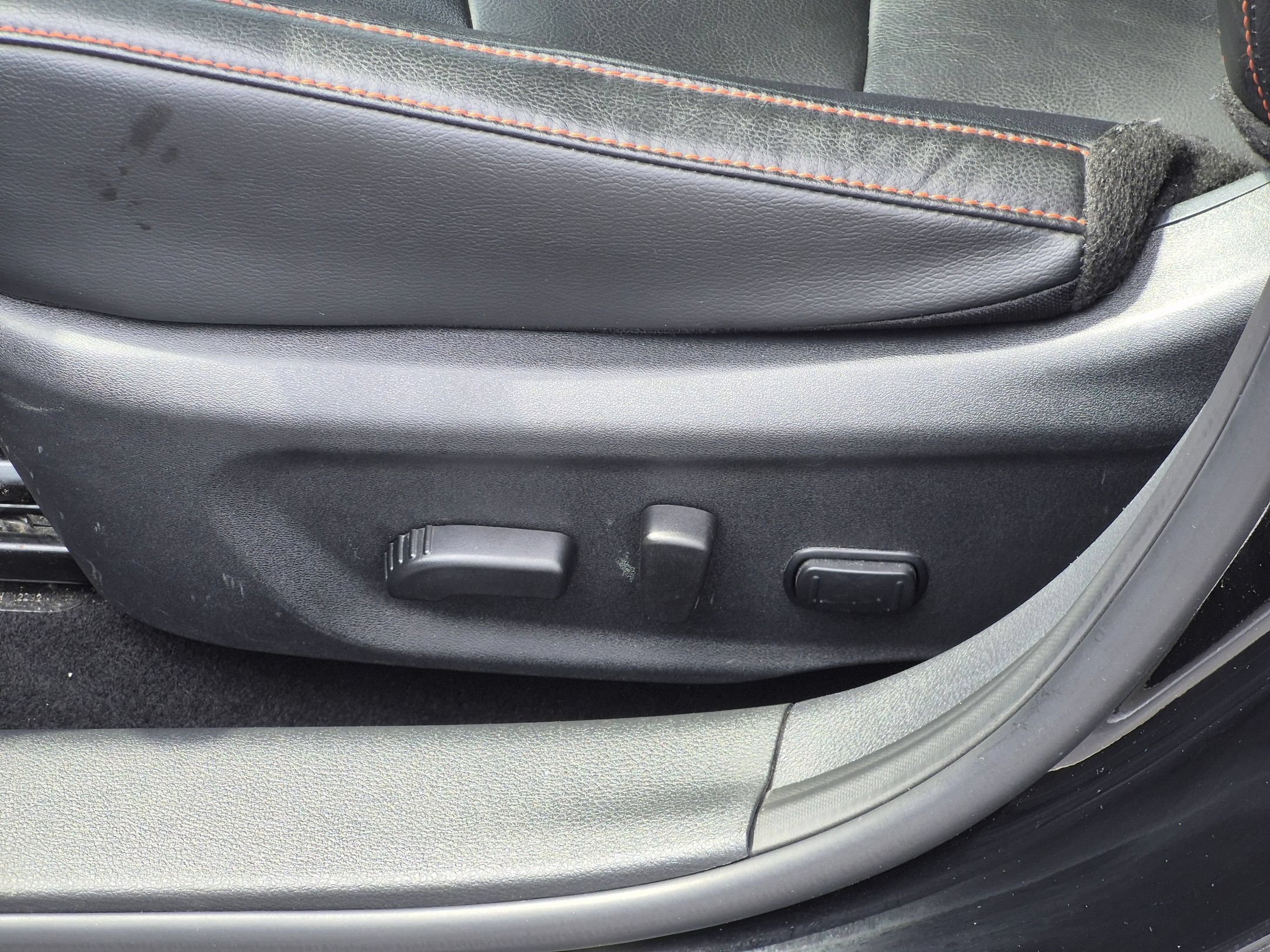 Used 2025 Nissan Sentra SR w/ SR Premium Package FWD image 15