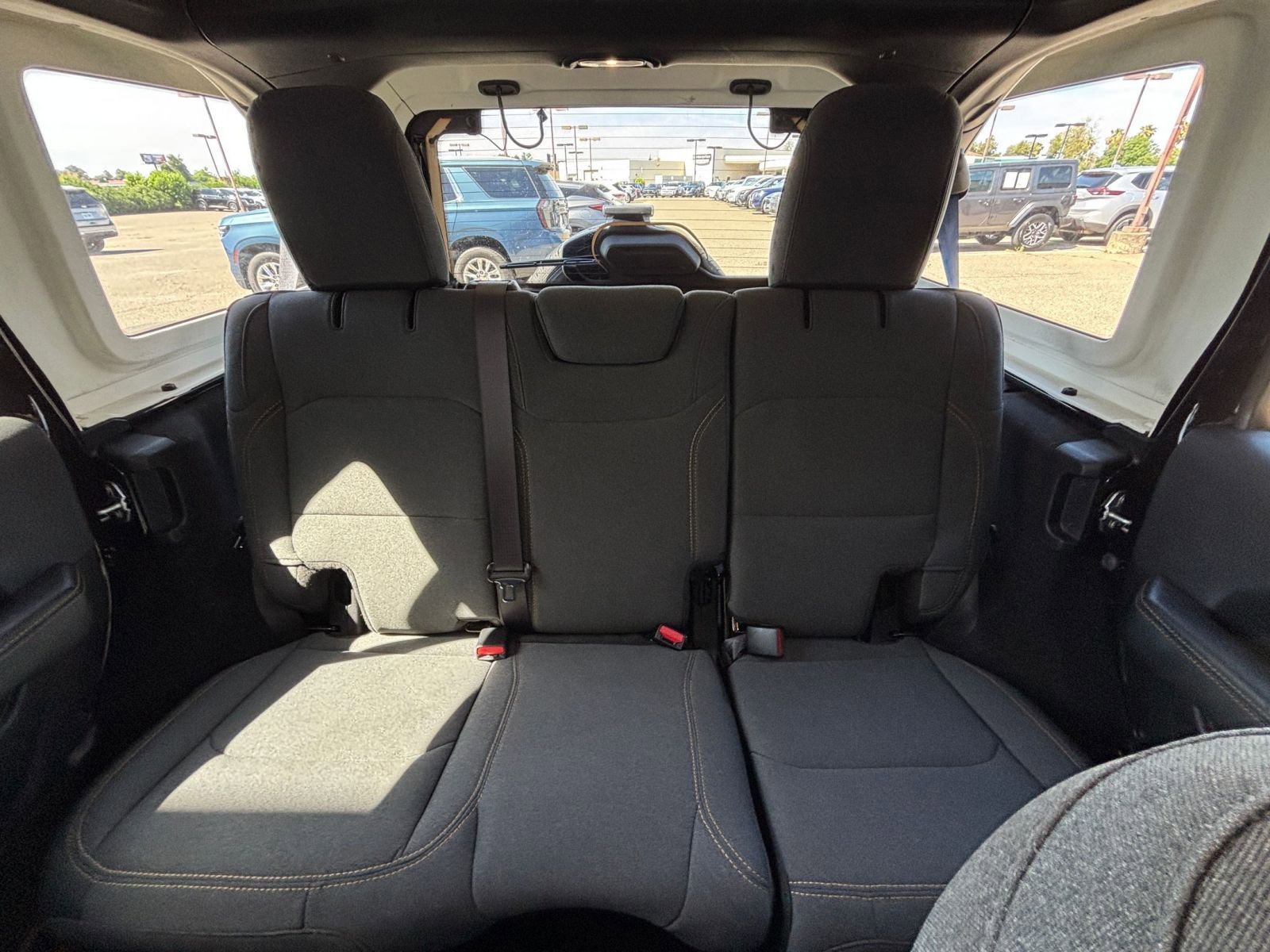 Used 2025 Jeep Wrangler Unlimited Sahara AWD/4WD image 38