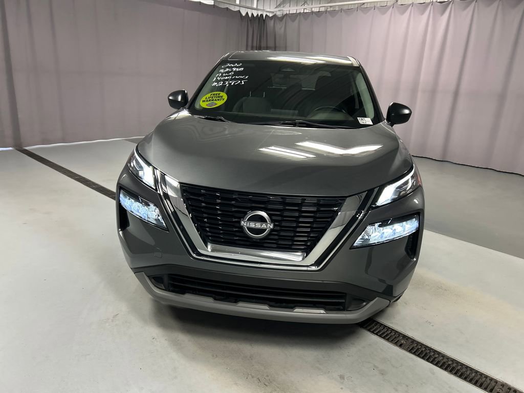 Used 2022 Nissan Rogue S image 2