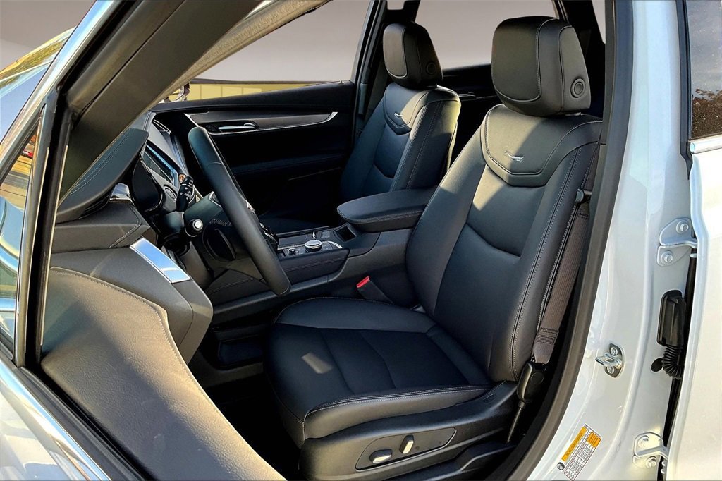 New 2026 Cadillac XT5 Luxury image 9