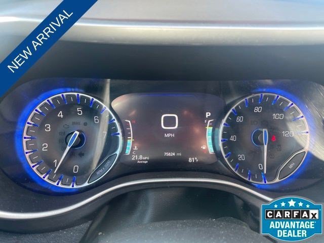 Used 2022 Chrysler Pacifica Touring-L FWD image 4