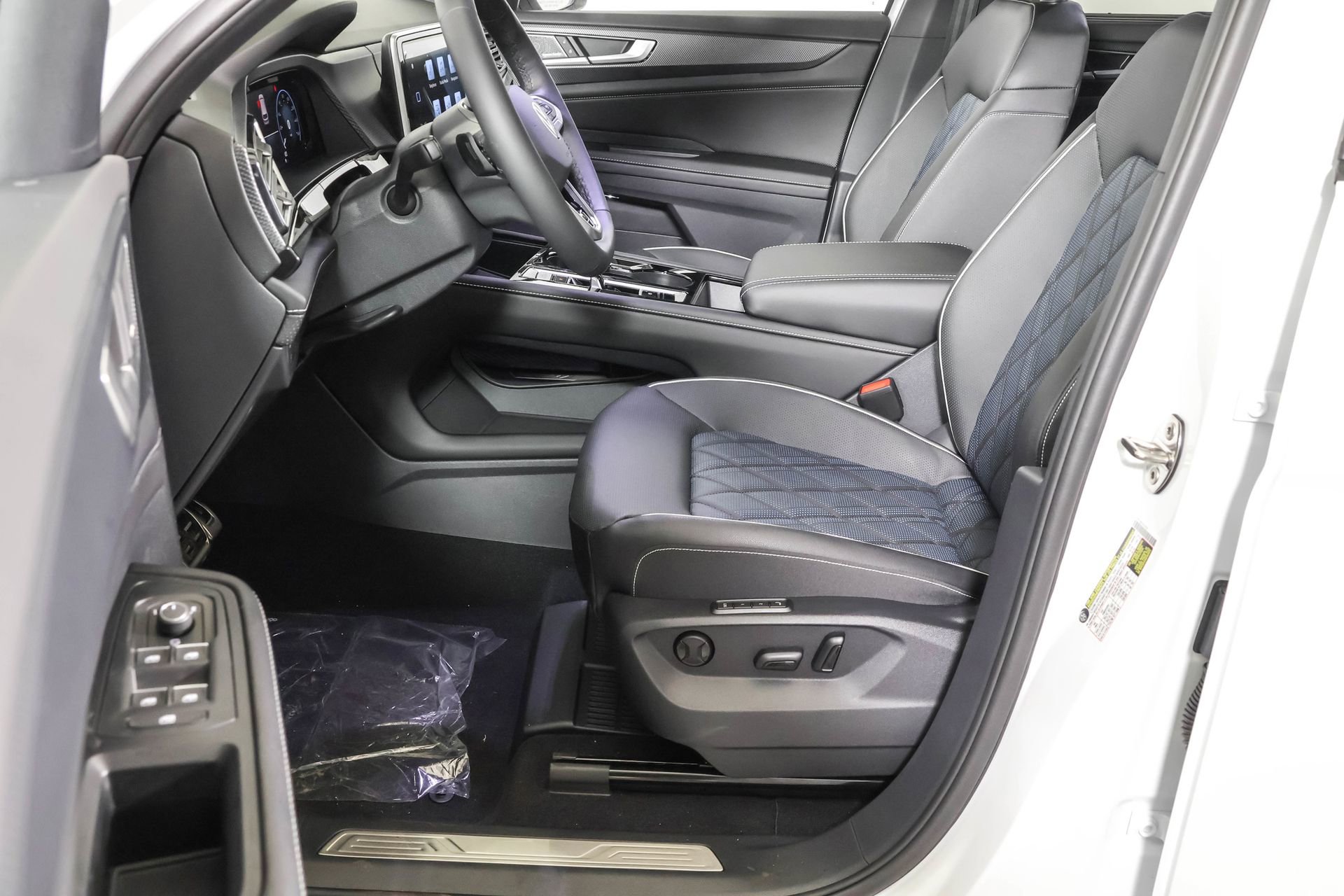 New 2026 Volkswagen Atlas Cross Sport SEL Premium R-Line image 20