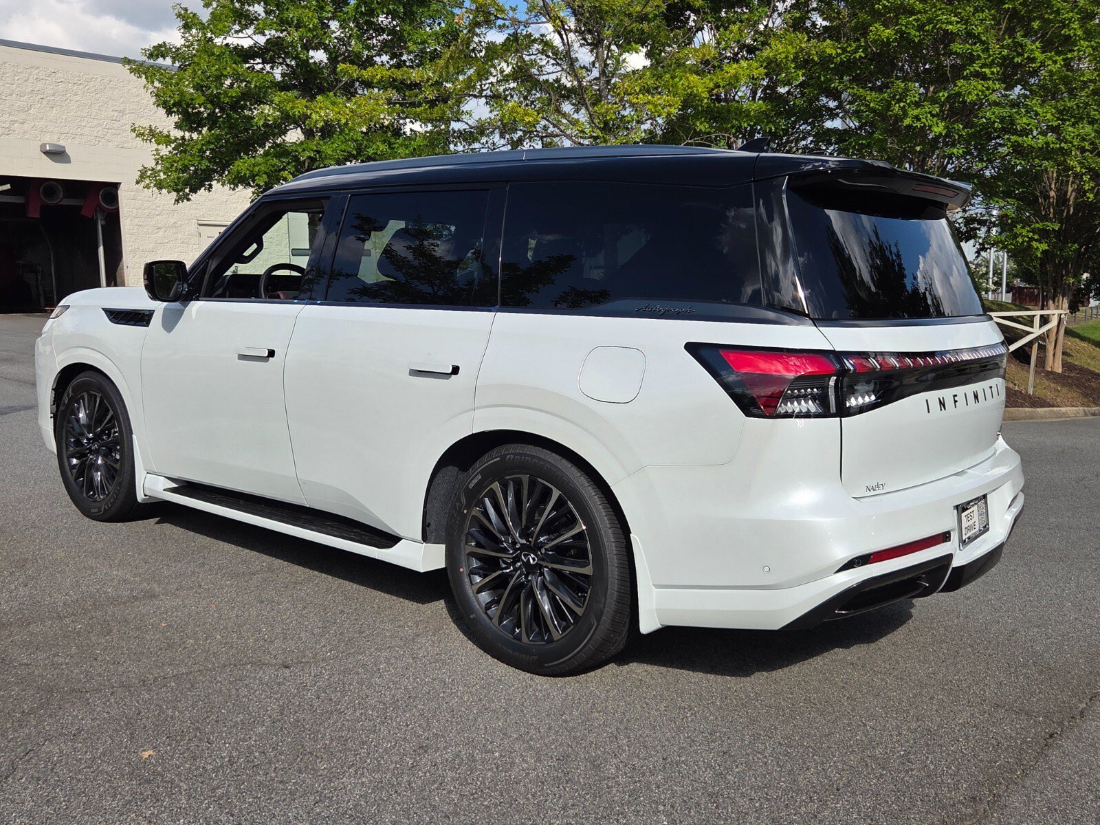 New 2027 INFINITI QX80 Autograph w/ Premium Cargo Package AWD/4WD image 8