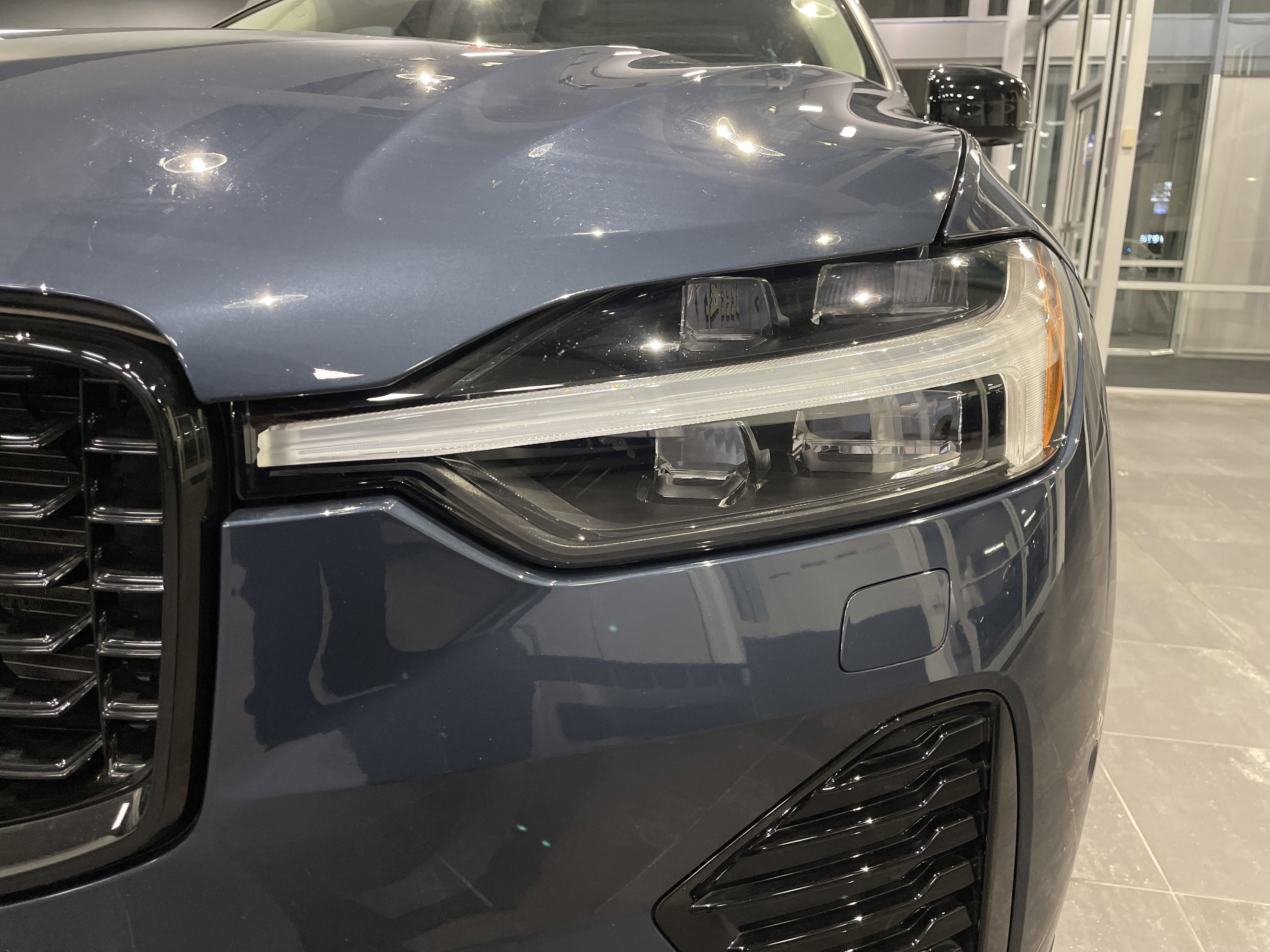 Used 2025 Volvo XC60 B5 Plus image 5