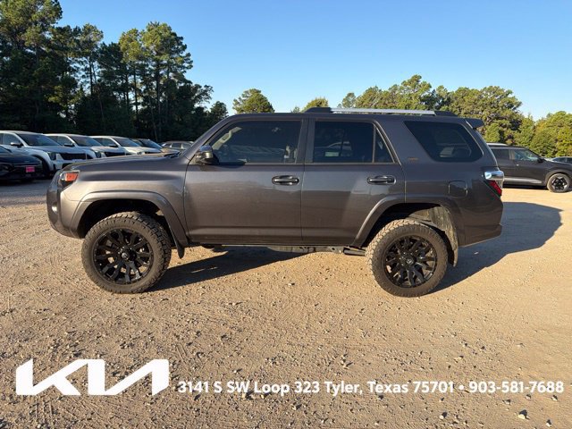 Used 2020 Toyota 4Runner SR5 AWD/4WD image 5