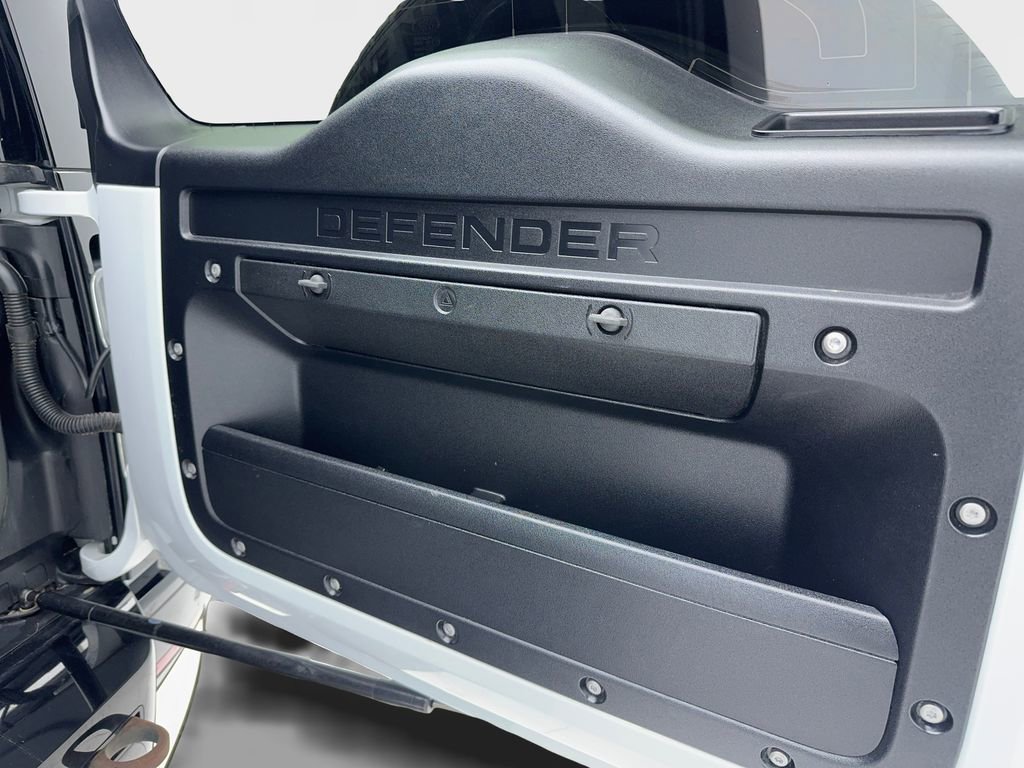 Used 2023 Land Rover Defender 110 V8 image 14