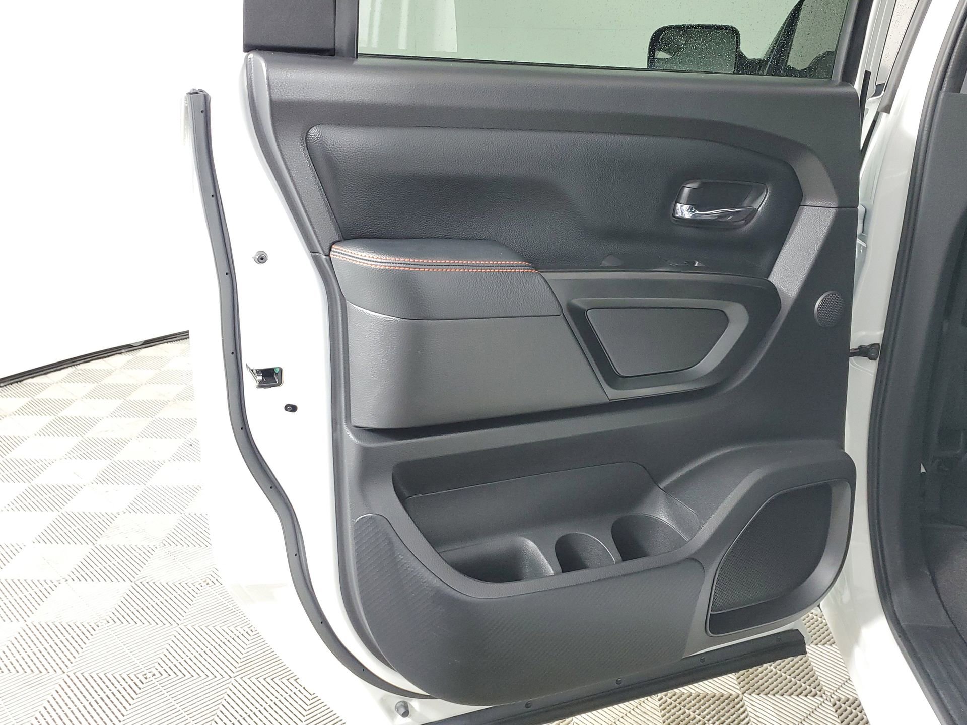 Used 2024 Nissan Titan PRO-4X w/ Pro-4x Convenience Package image 22