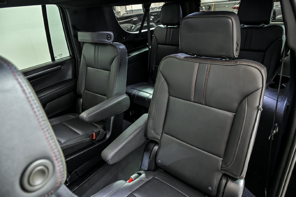 Used 2025 Chevrolet Suburban RST w/ Comfort Package AWD/4WD image 17