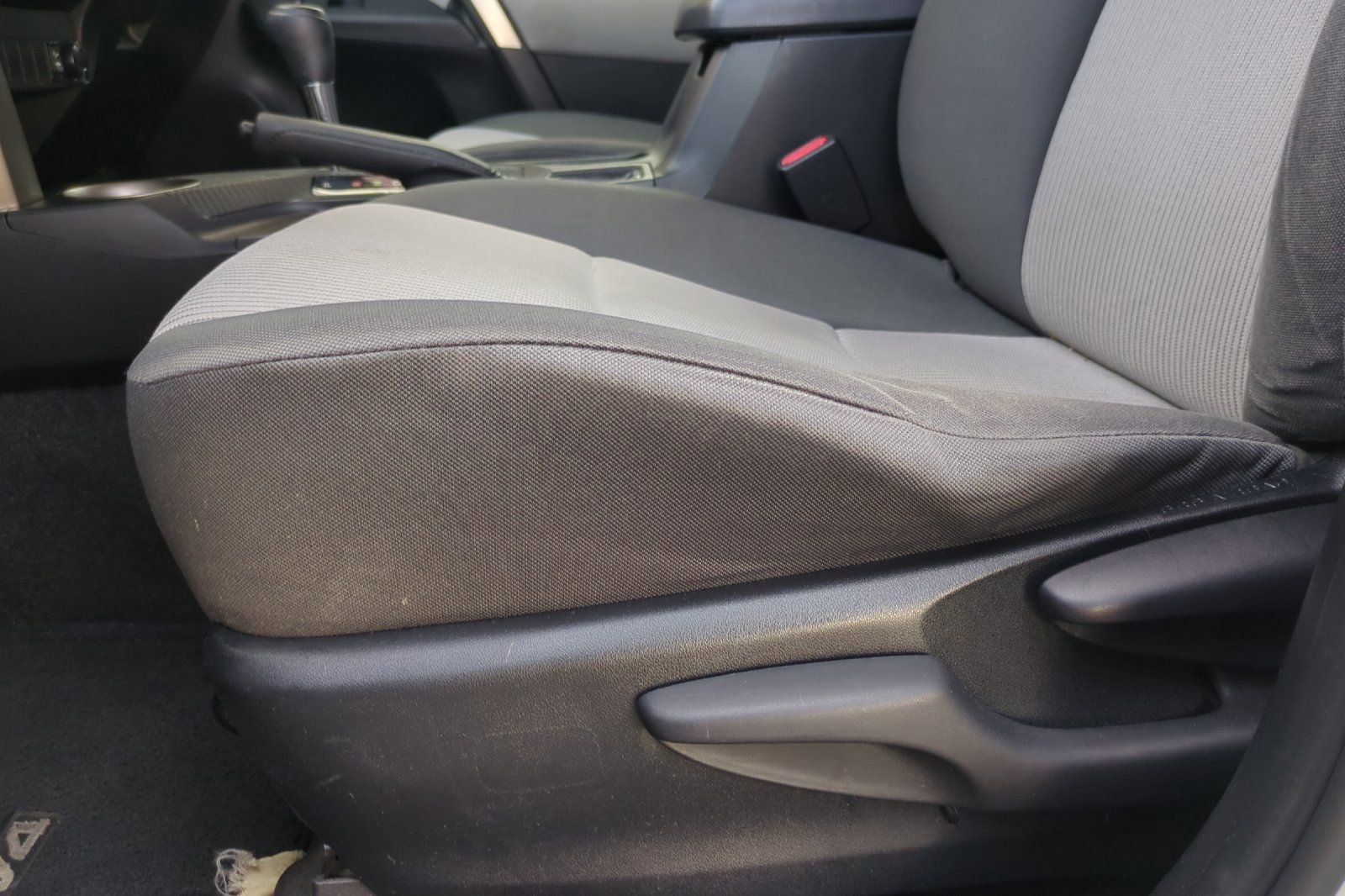 Used 2015 Toyota RAV4 LE FWD image 12