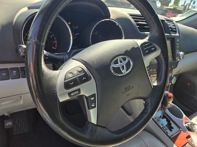 Used 2012 Toyota Highlander Limited w/ Tow Pkg AWD/4WD image 17