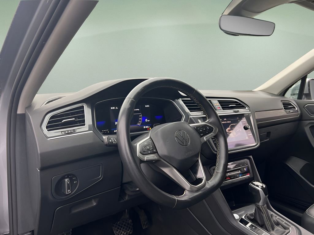 Used 2023 Volkswagen Tiguan SE image 11