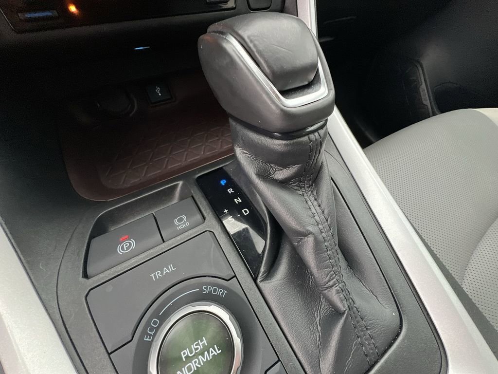 Used 2020 Toyota RAV4 Limited image 16