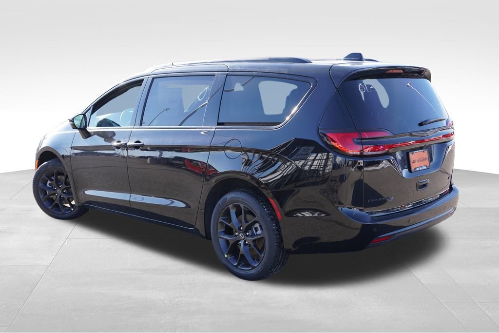 New 2026 Chrysler Pacifica Select w/ S Appearance Package image 6
