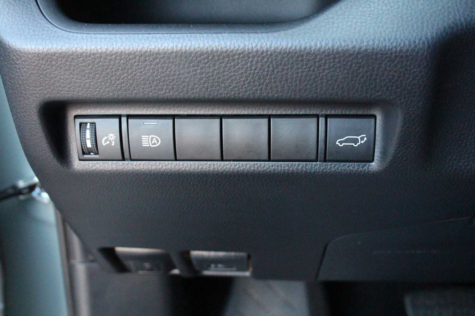 Used 2021 Toyota RAV4 XLE Premium FWD image 34