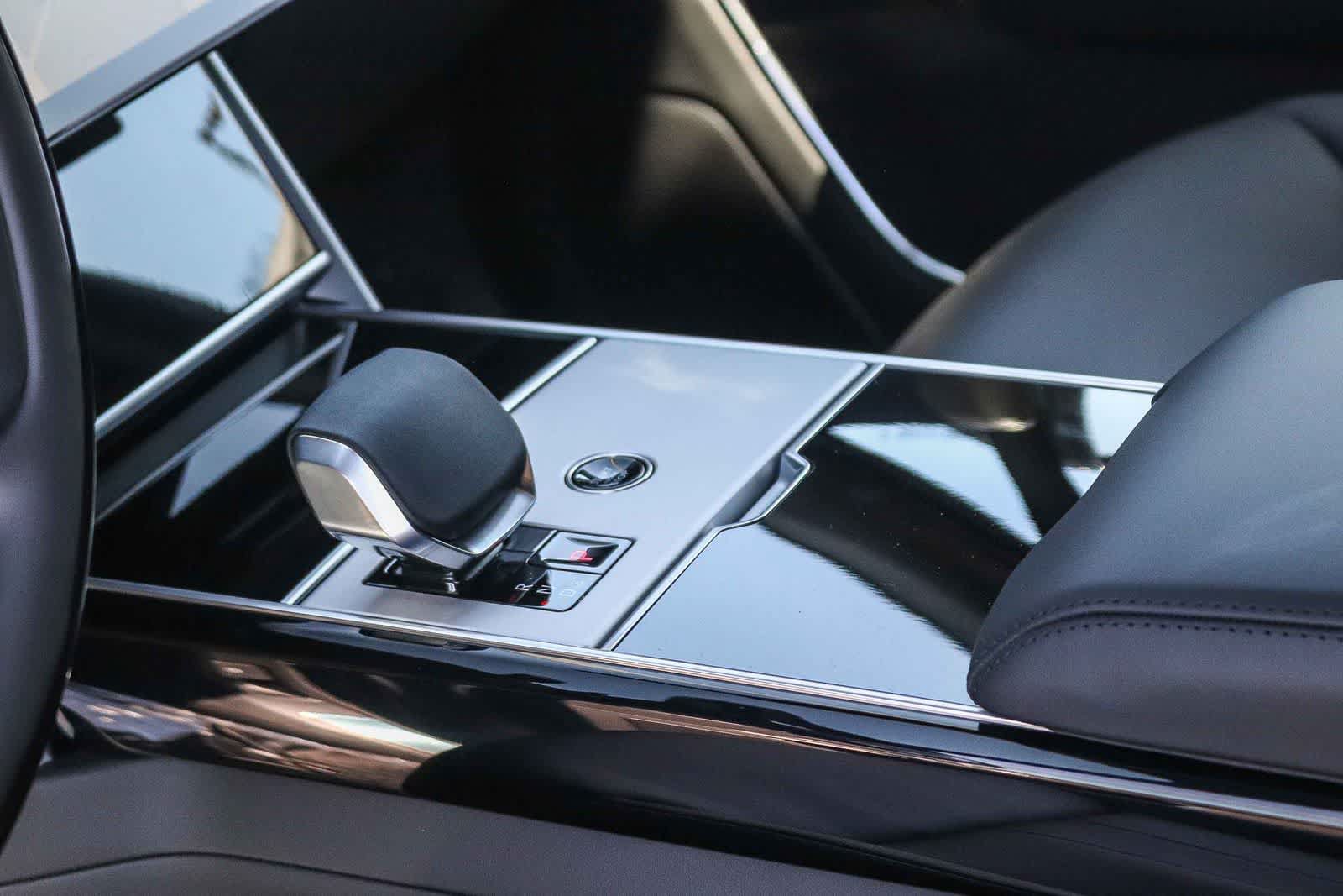 New 2026 Land Rover Range Rover Long Wheelbase SE AWD/4WD image 19