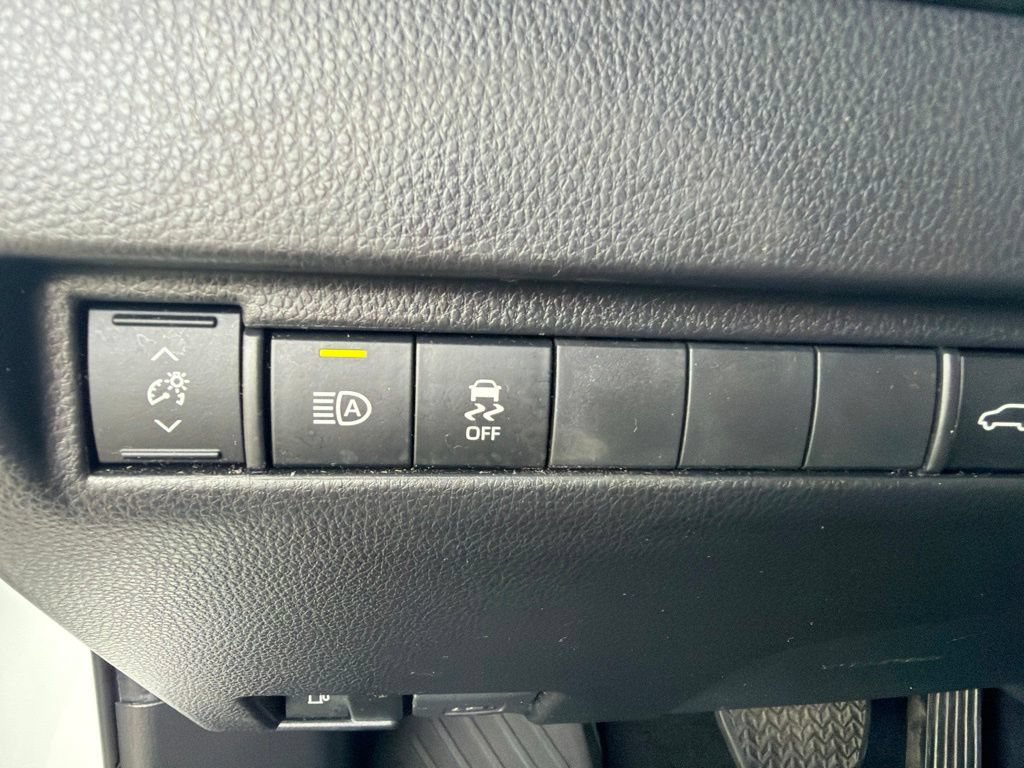 Used 2023 Toyota Venza Nightshade AWD/4WD image 18