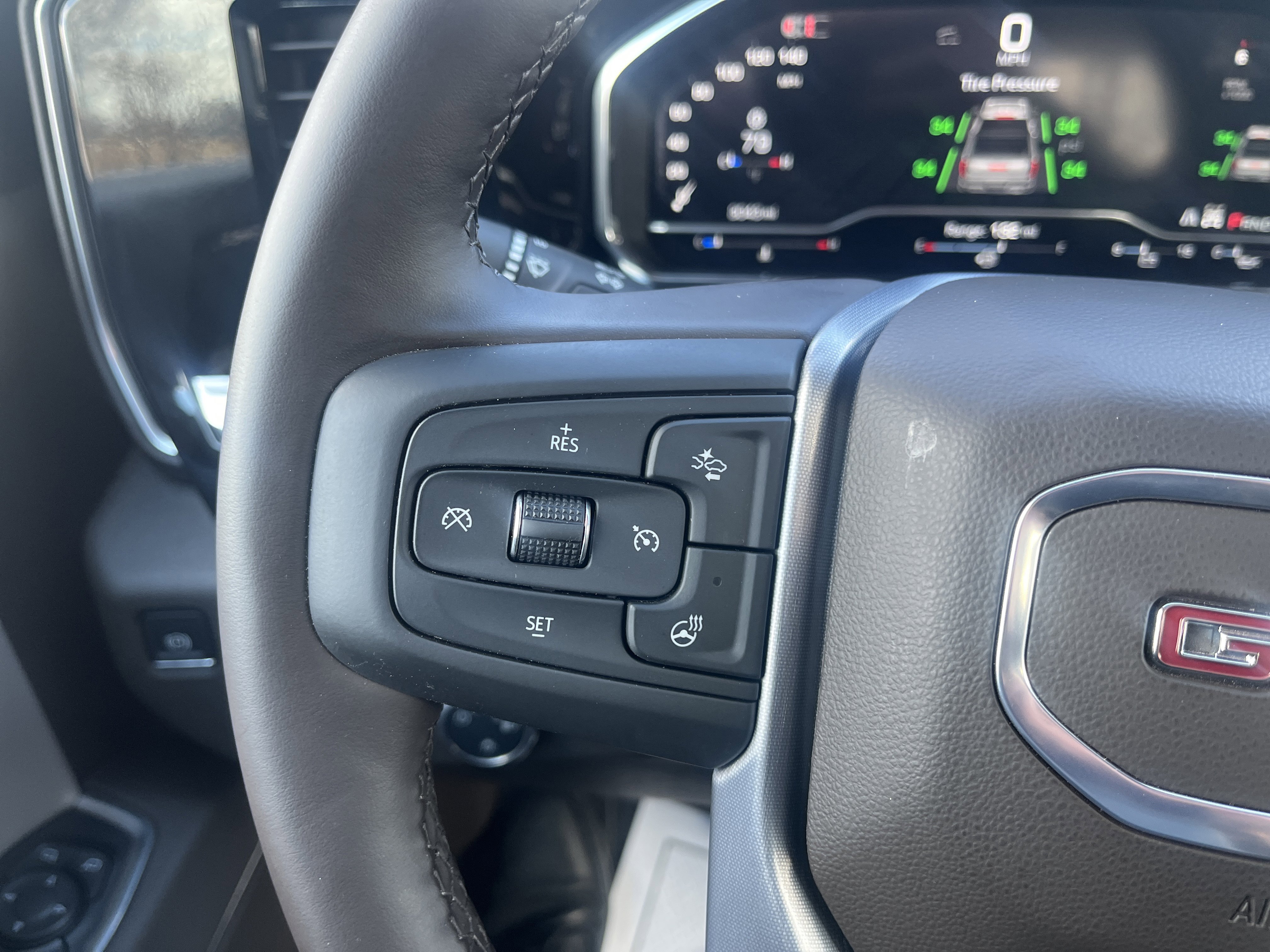 Used 2025 GMC Sierra 1500 SLE w/ Preferred Package image 17