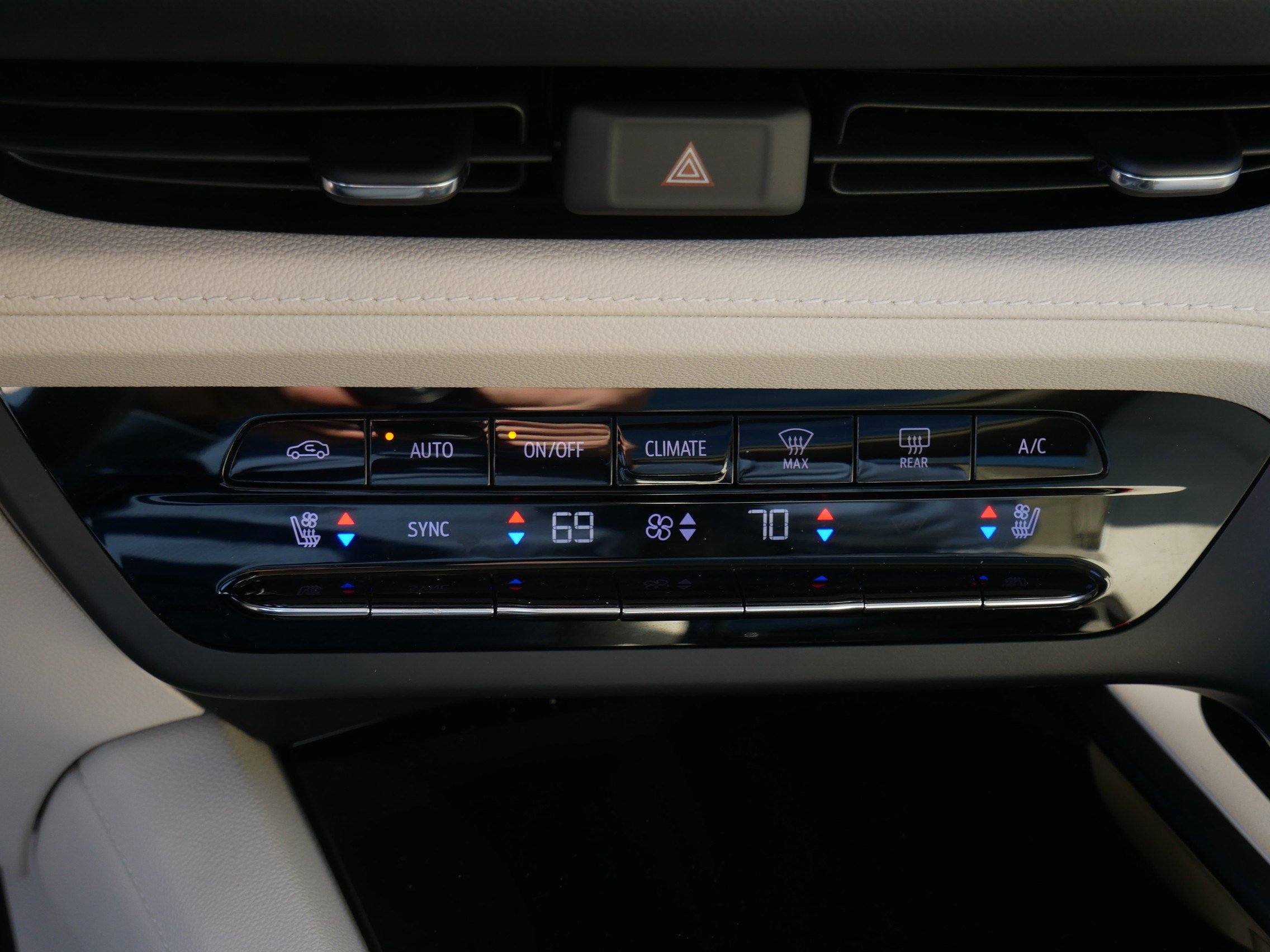 Used 2022 Buick Envision Avenir w/ Technology Package II AWD/4WD image 23