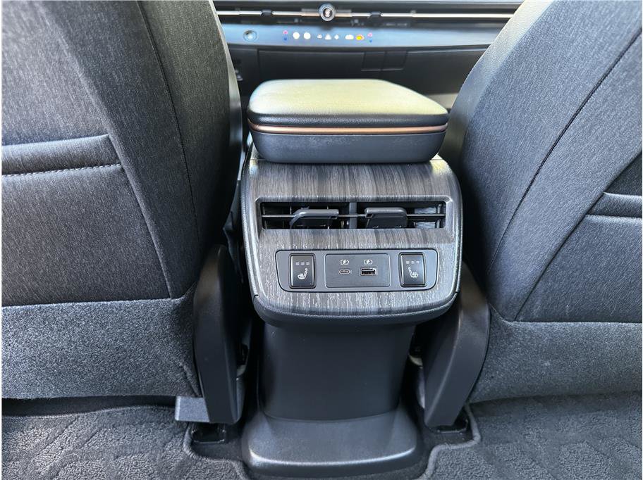 Used 2024 Nissan Ariya AWD image 18