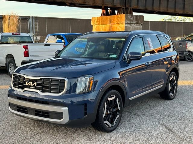 Used 2023 Kia Telluride S w/ S Sunroof Package AWD/4WD image 1