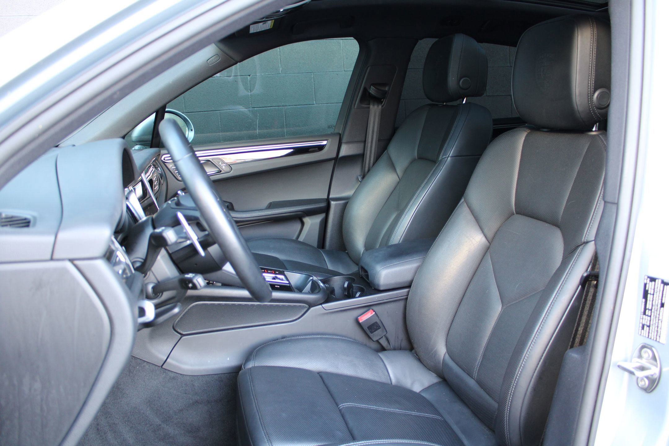 Used 2023 Porsche Macan image 5