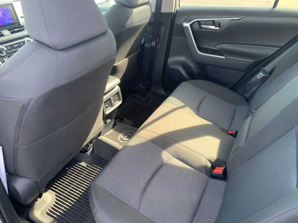Used 2025 Toyota RAV4 XLE AWD/4WD image 14