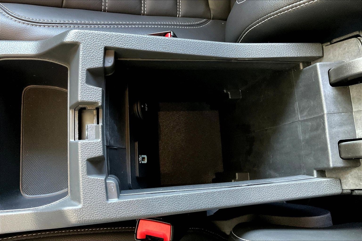 Used 2017 Ford Escape Titanium FWD image 16