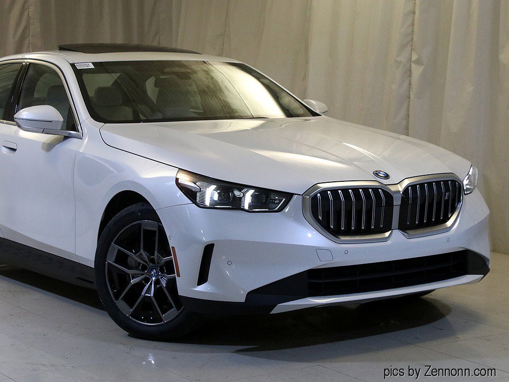 Used 2025 BMW i5 xDrive40 w/ Premium Package image 2