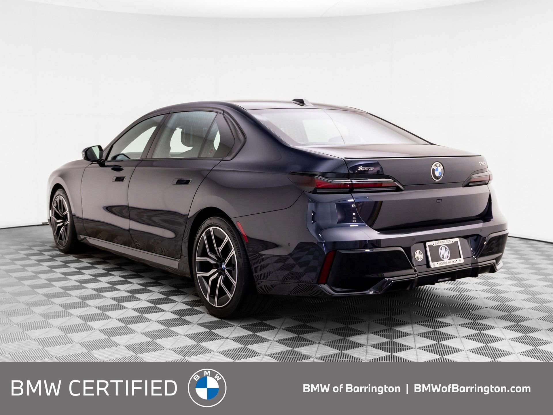 Certified 2025 BMW 740i xDrive w/ Premium Package AWD/4WD image 3
