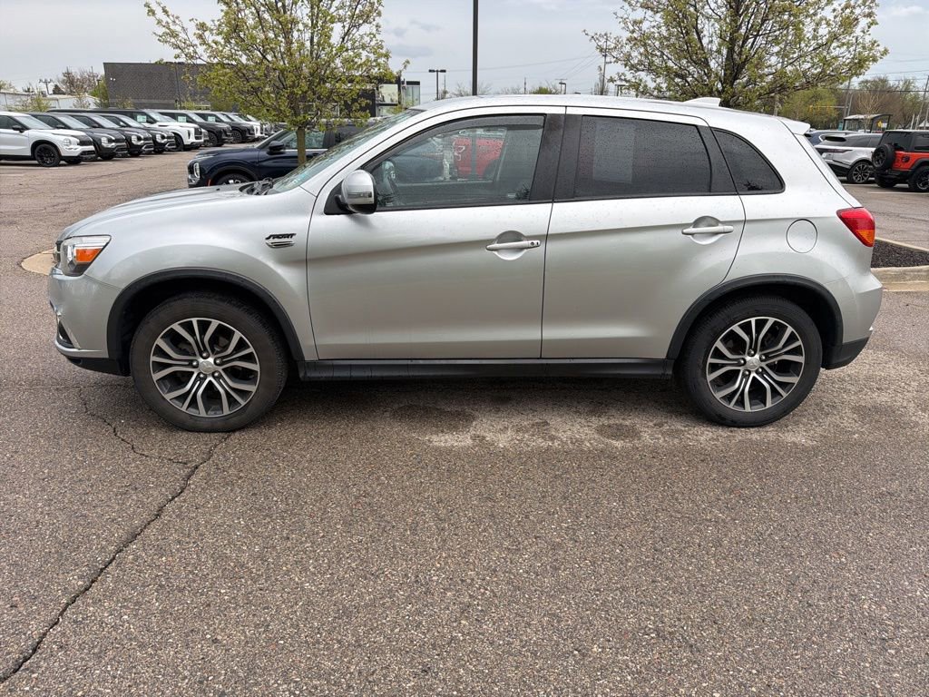 Used 2018 Mitsubishi Outlander Sport SE AWD/4WD image 2