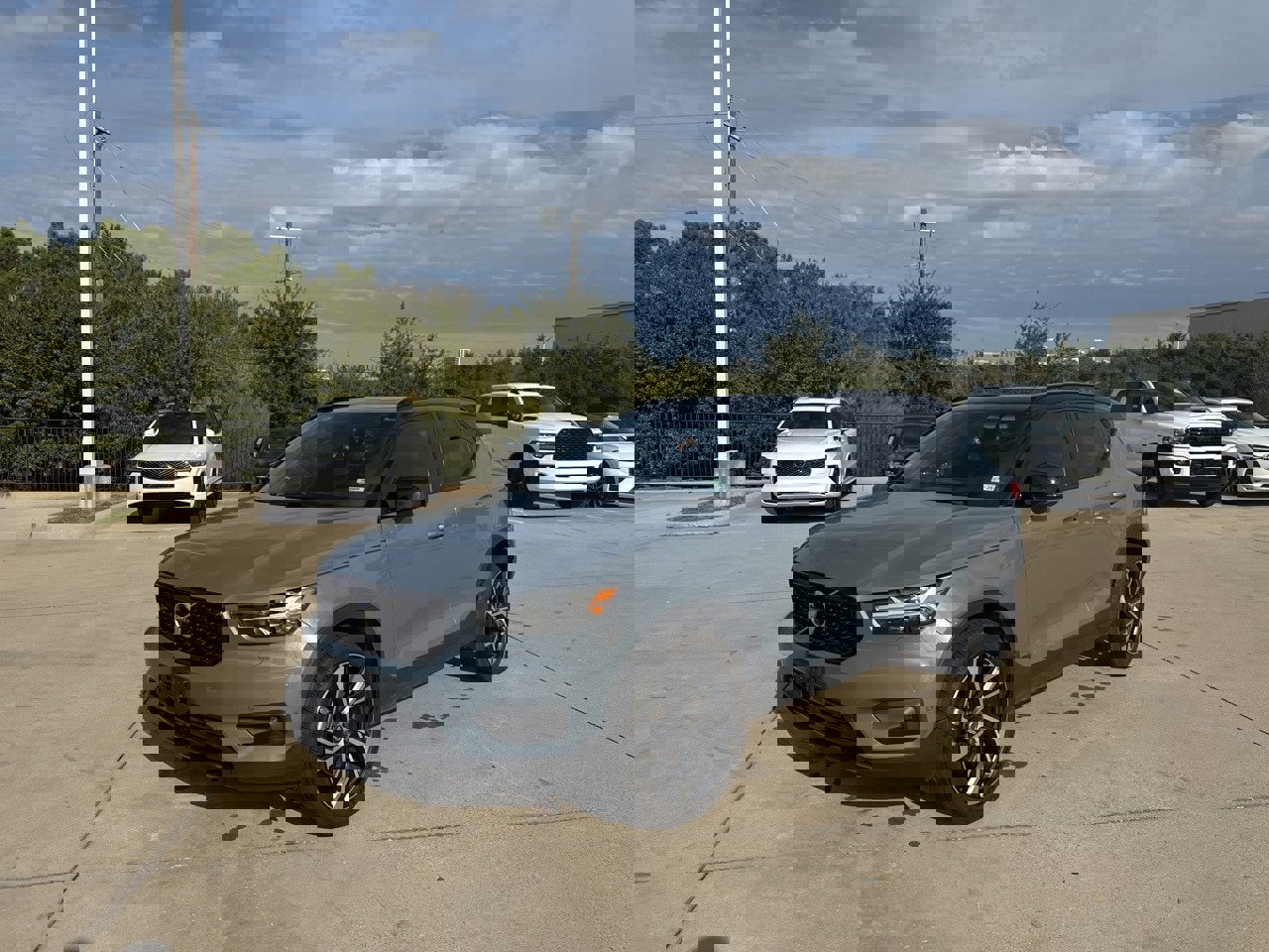 Certified 2022 Volvo XC40 T5 R-Design w/ Advanced Package