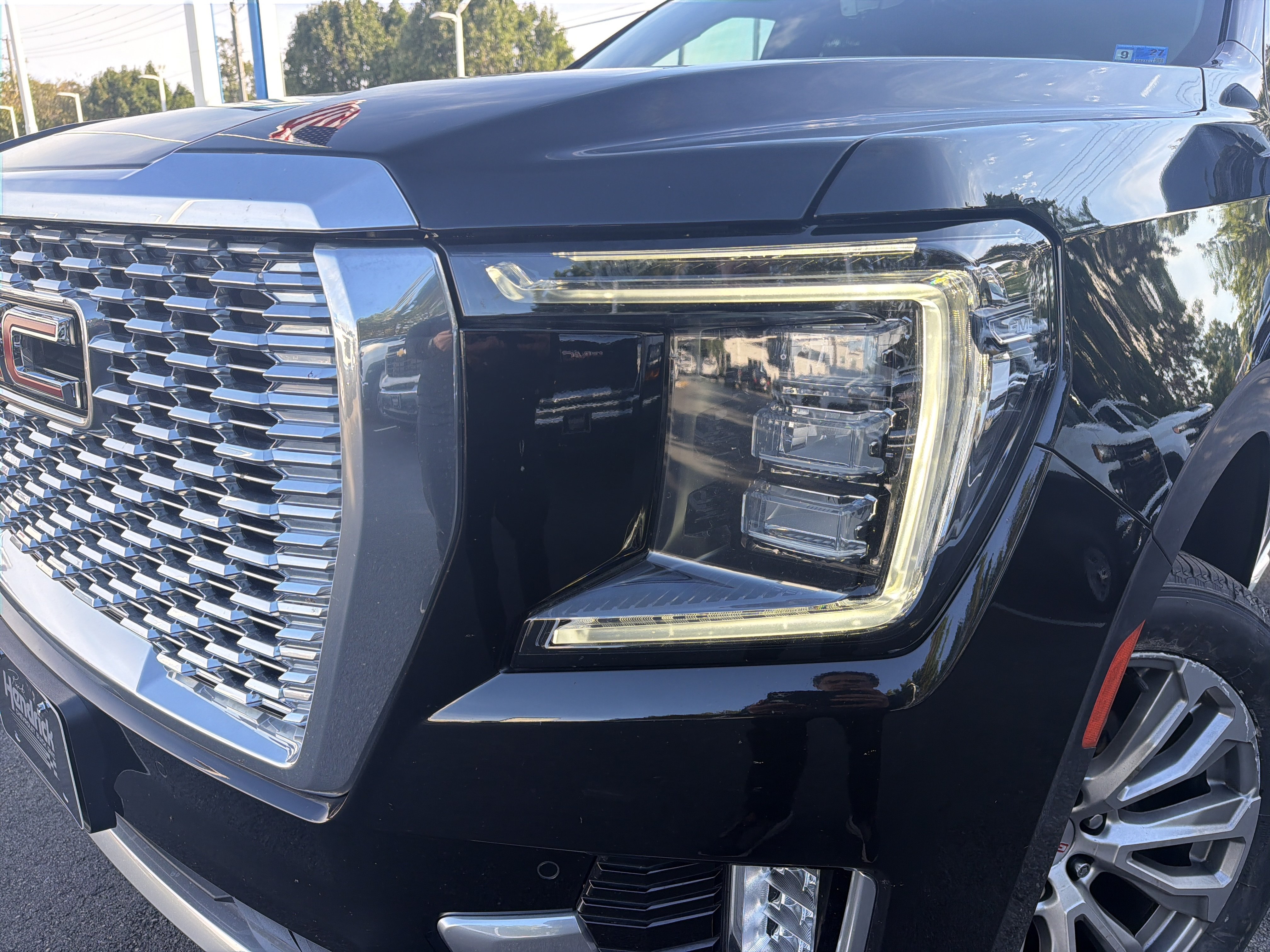 Used 2023 GMC Yukon XL Denali w/ Advanced Technology Package AWD/4WD image 6
