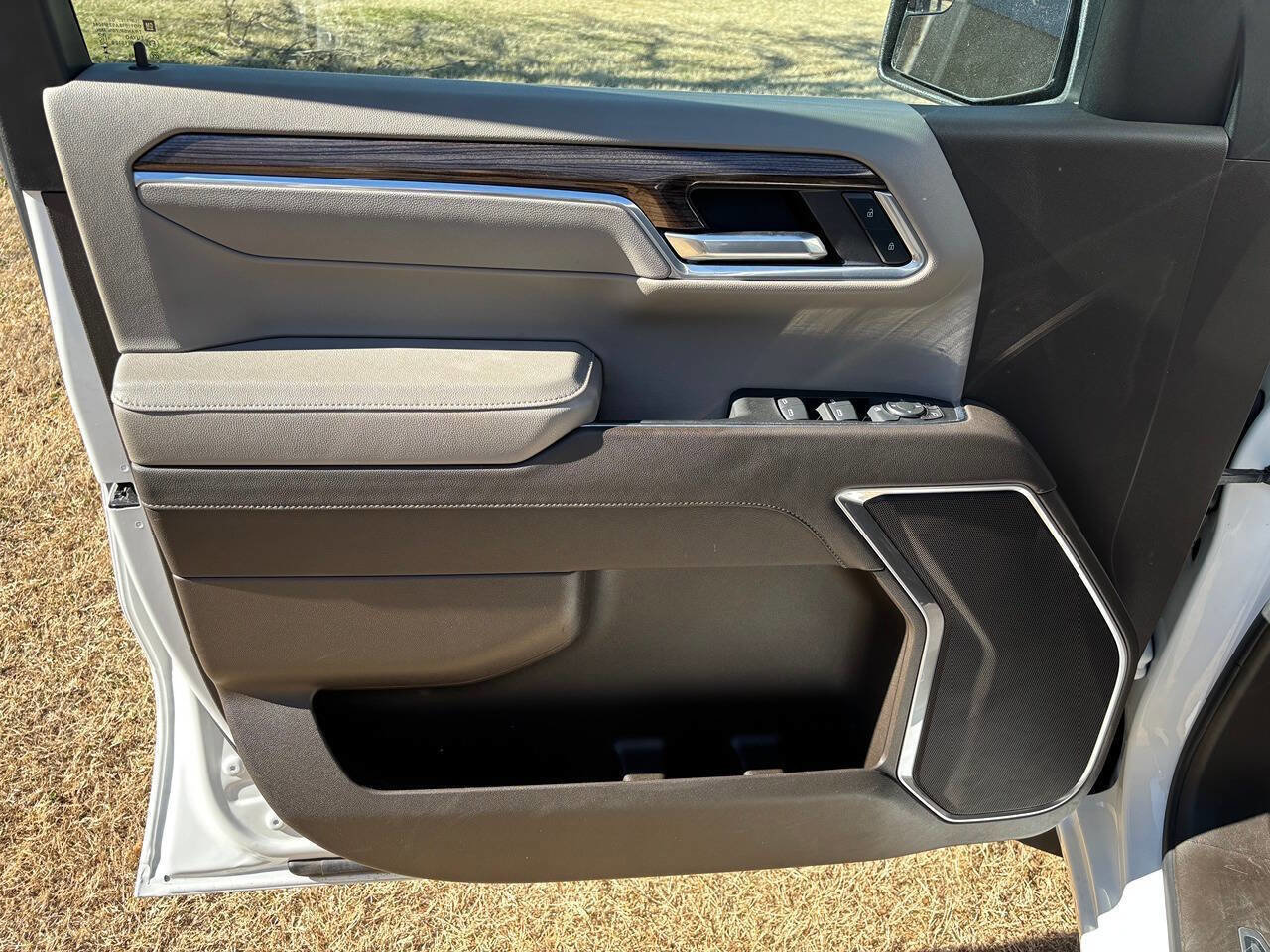 Used 2025 Chevrolet Silverado 1500 LT image 9