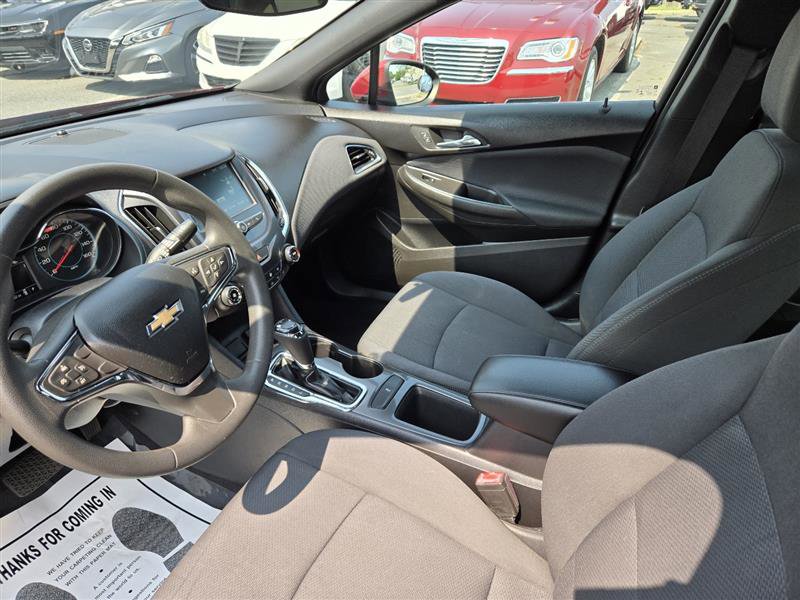 Used 2018 Chevrolet Cruze LT w/ Convenience Package image 21