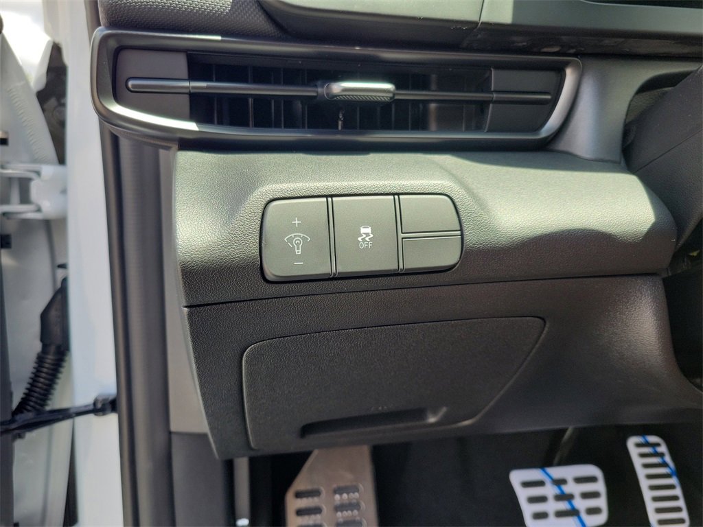 Used 2025 Hyundai Elantra Sport image 11